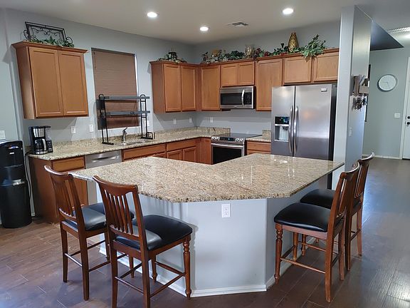 3rd image of 16029 W Poinsettia Dr