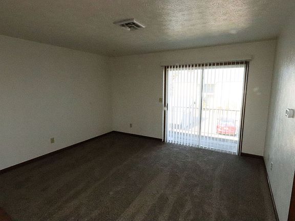 3rd image of 2501 W Clinton St APT C