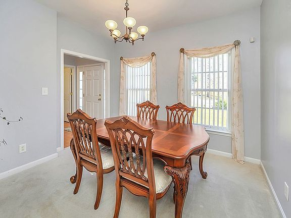 5th image of 702 Welsh Dr