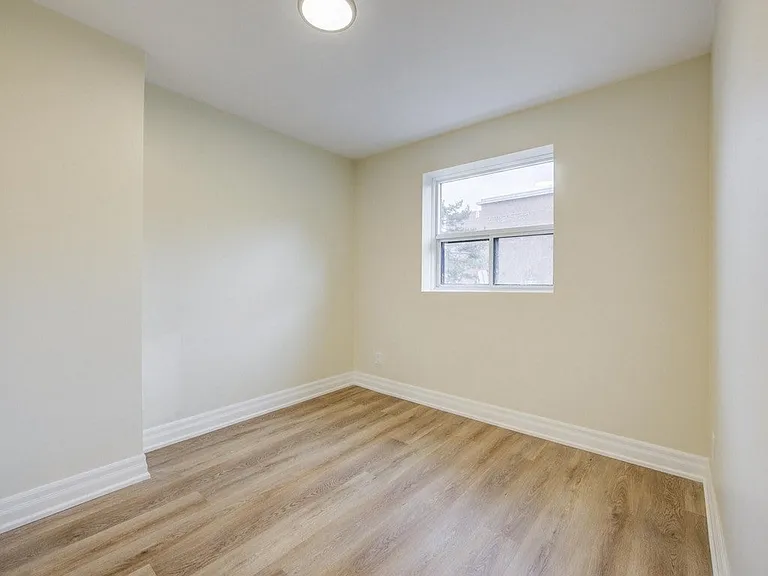 155 Charlton Ave E — Photo 17