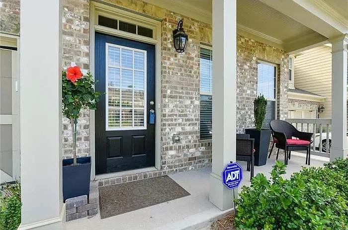 1470 Roswell Manor Cir — Photo 2
