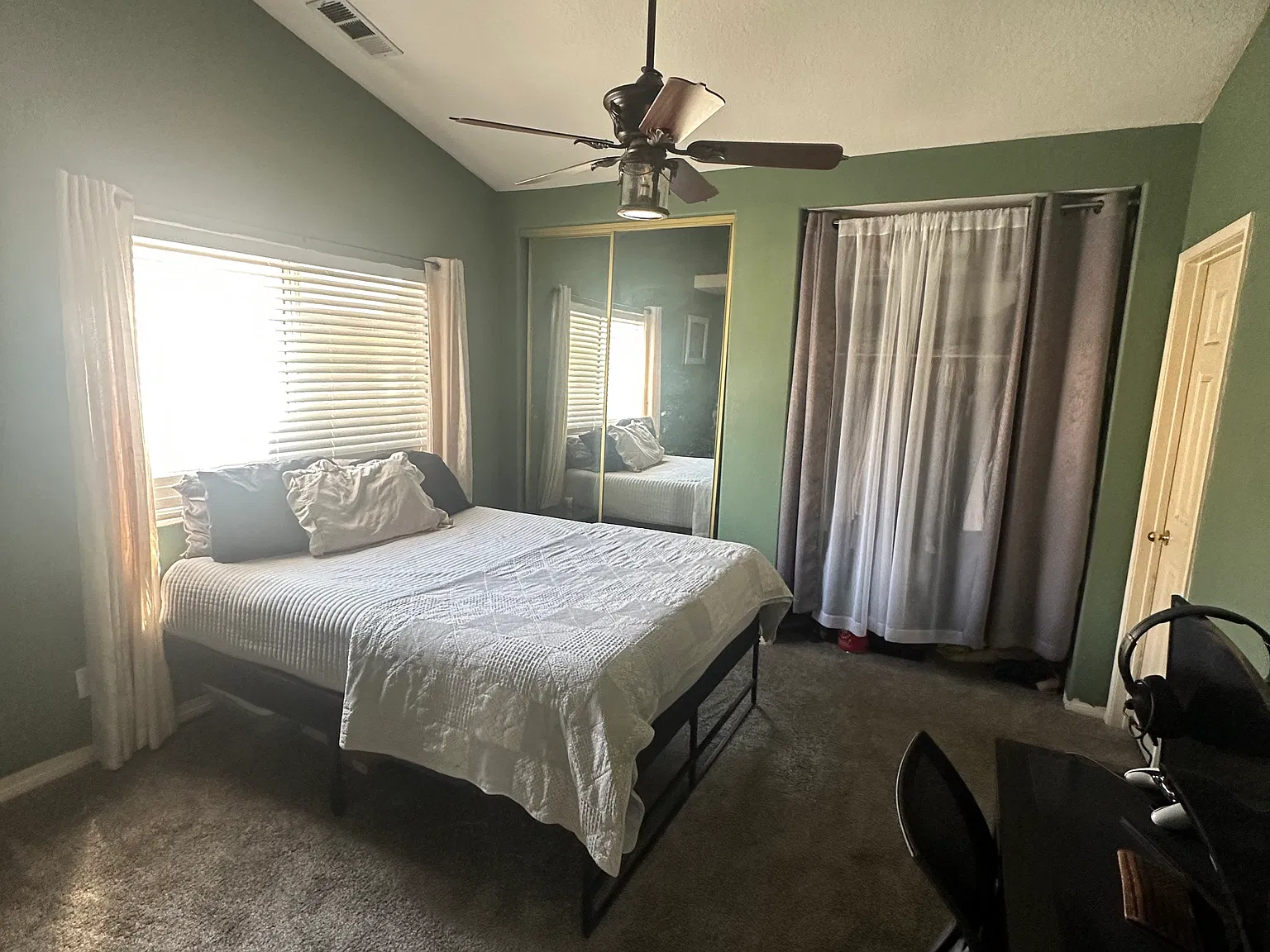 3 bed, 1220 sqft, $3,100 — Photo 1