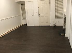 1190 S Winery Ave