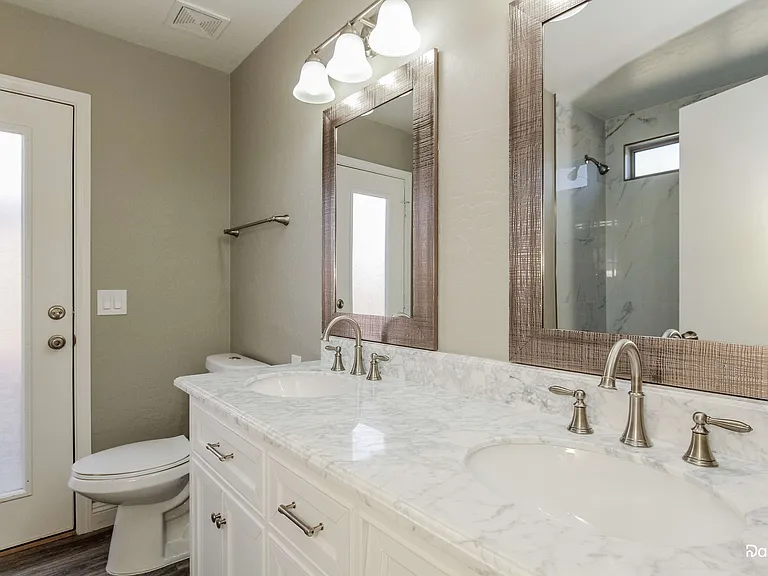 7005 S 31st Dr — Photo 10