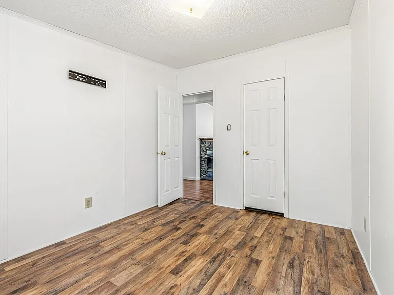 105 Valley Forge Way N — Photo 21