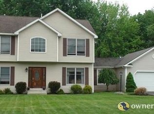 8 Verrazano Way, Halfmoon, NY 12065