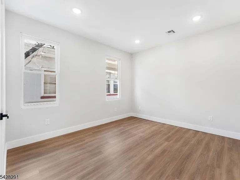 977 Sanford Ave #2 — Photo 17