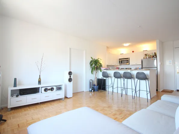 225 8th Avenue image 1 of 10