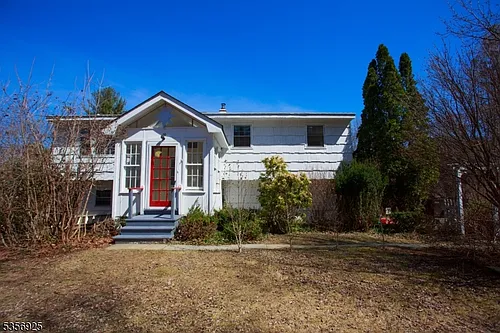 50 Mountain View Ave Photo 1