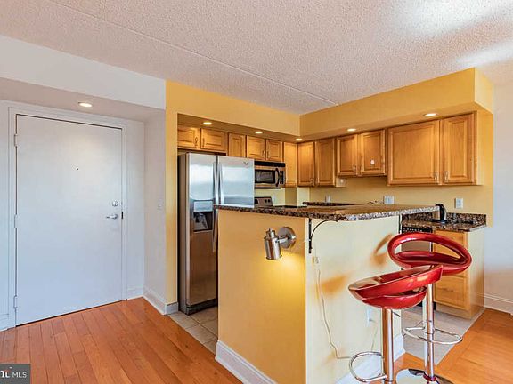 4th image of 200 Lombard St #821