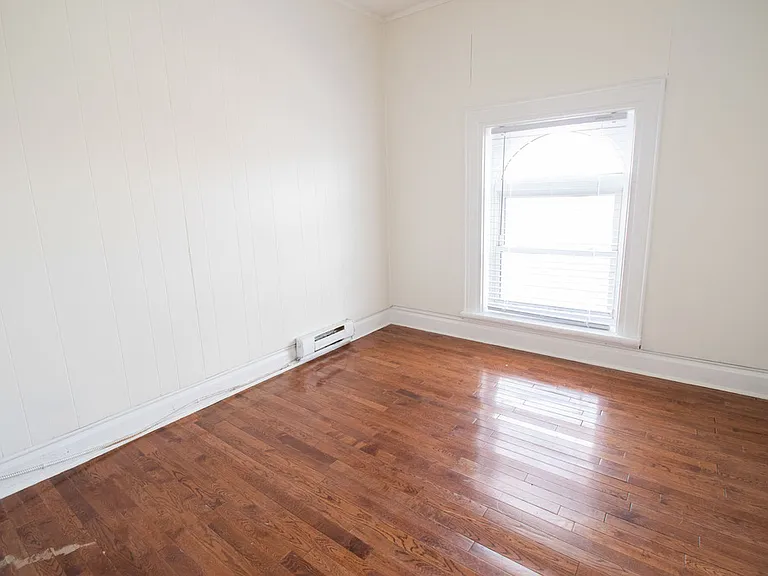 109 Niagara St #1 — Photo 7