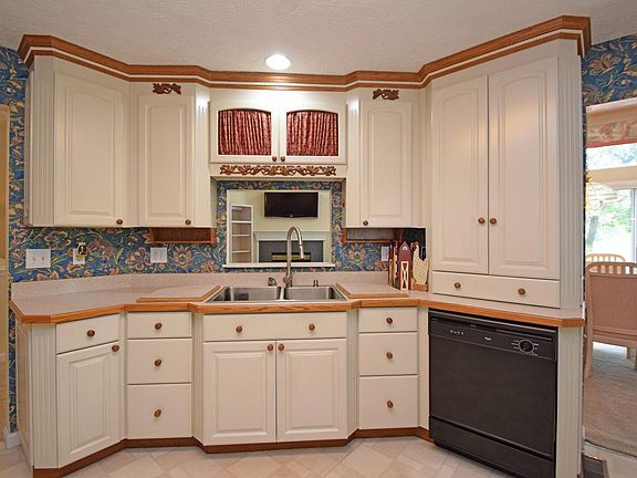 4th image of 6208 Greens Way