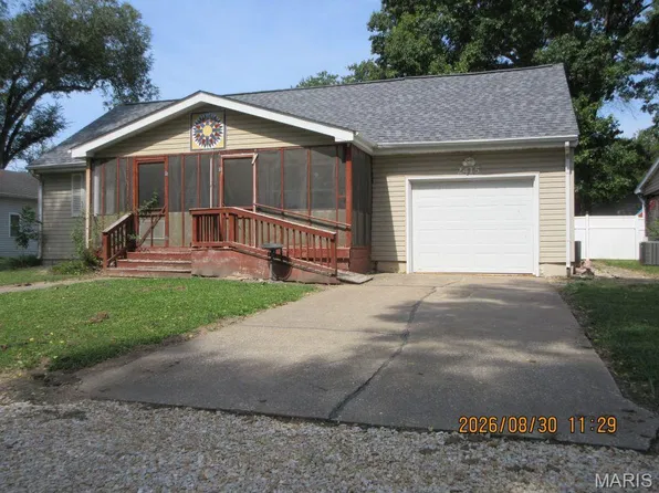 2415 N Carolina St, Louisiana, MO 63353