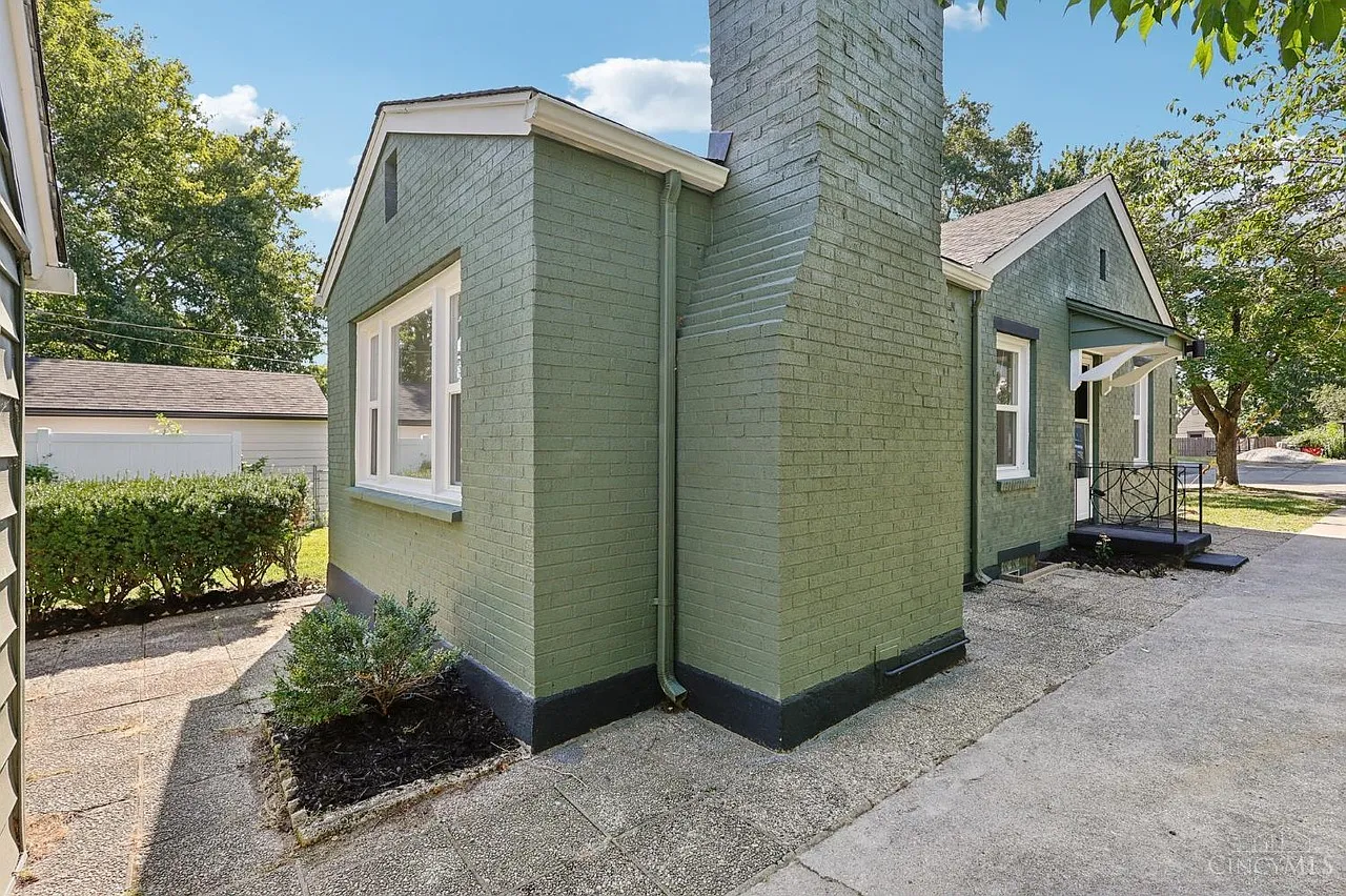 3 bed, 1200 sqft, $1,900 — Photo 3