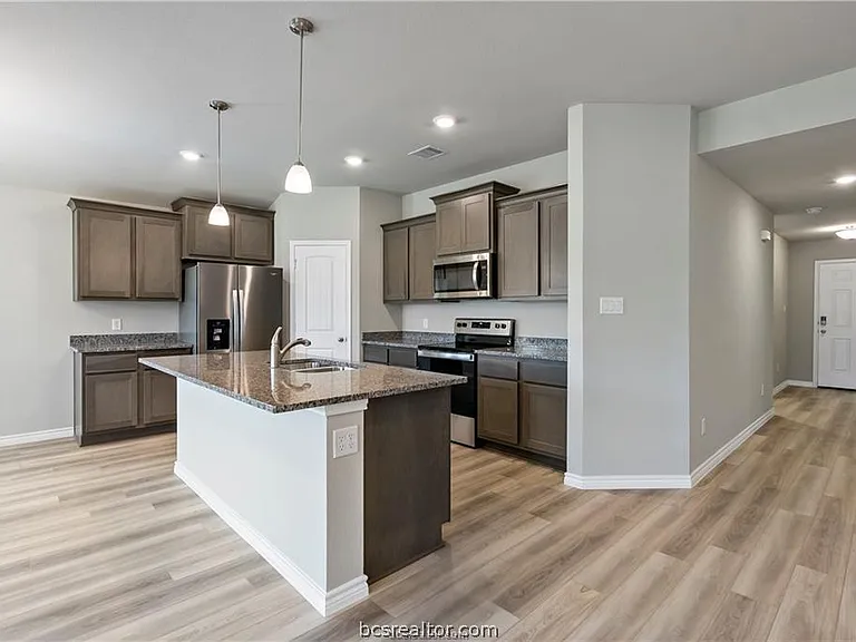 2119 Chief St — Photo 4