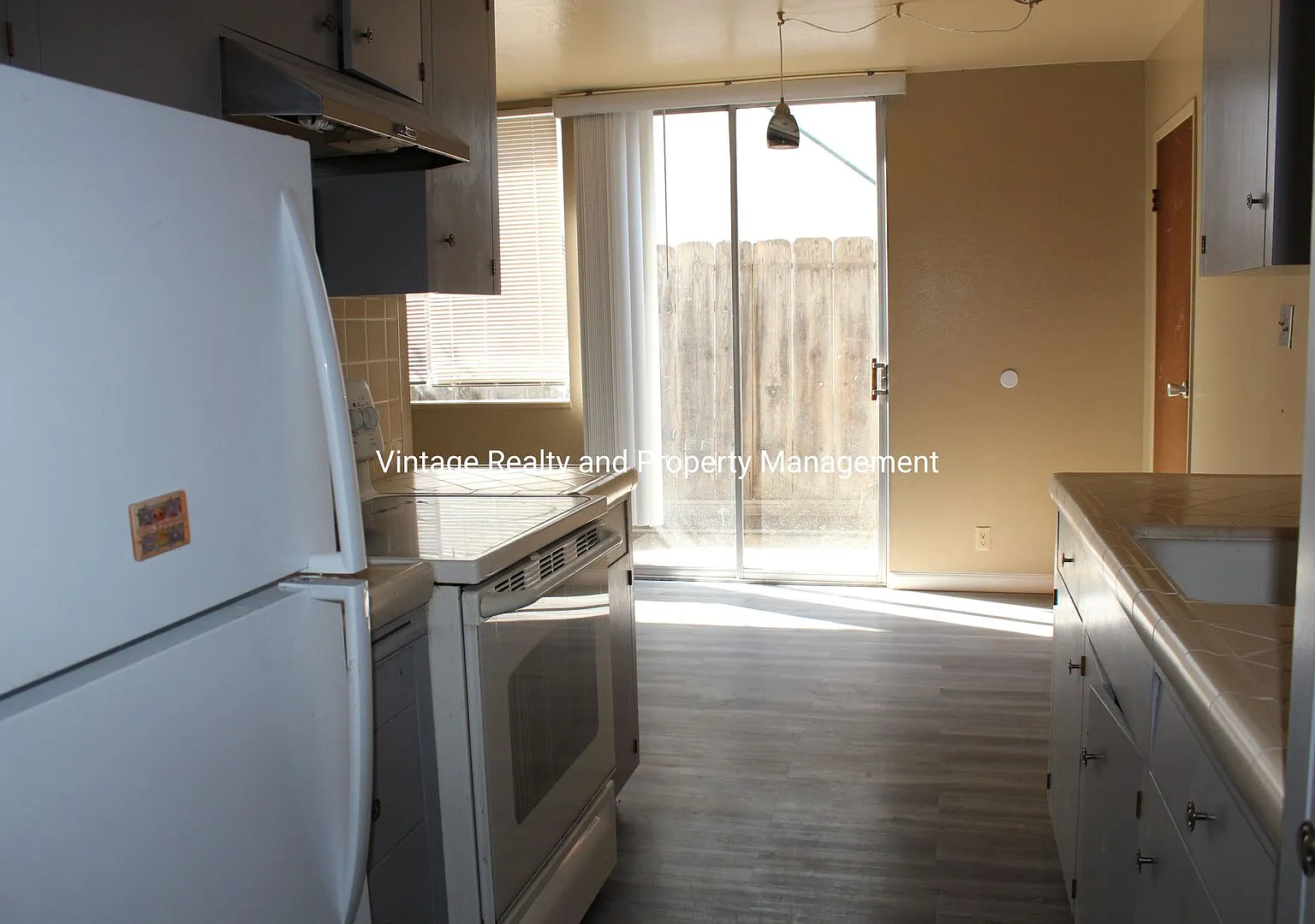 248 W Knoles Way — Photo 4