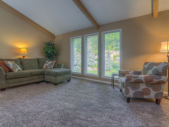 3rd image of 6625 Winthrop Cir