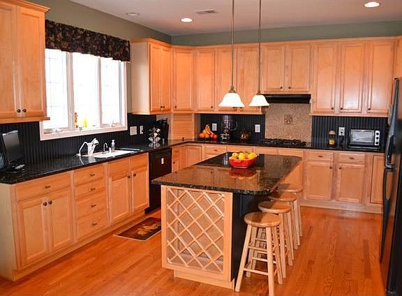 Great kitchen with generous island and gas cooking