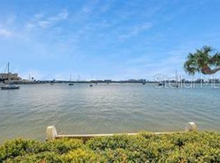 4550 Cove Cir APT 303, Saint Petersburg, FL 33708