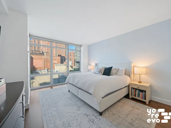 333 East 91st Street image 7 of 19