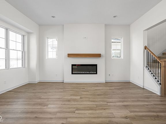 3rd image of 1667 Midland Main St