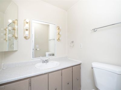 148 Sir Thomas Dr, Las Vegas, NV, 89110