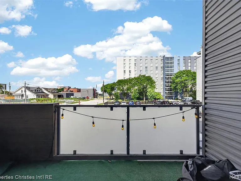 614 Troy St #105 — Photo 20