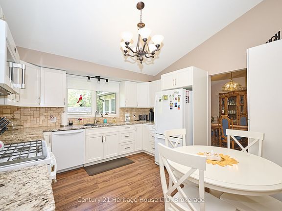 3rd image of 544 Rose Hill Rd