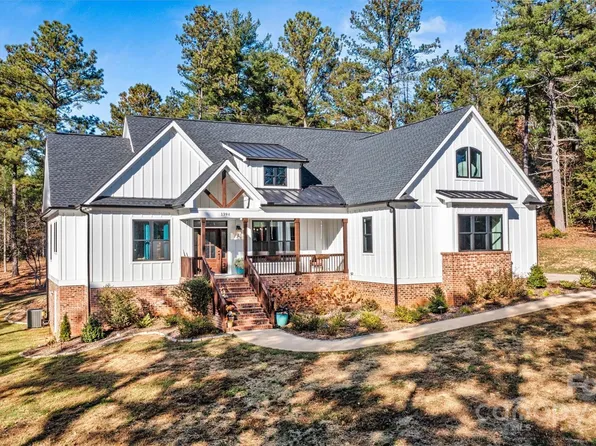 1394 Scenic Ln, Granite Falls, NC 28630