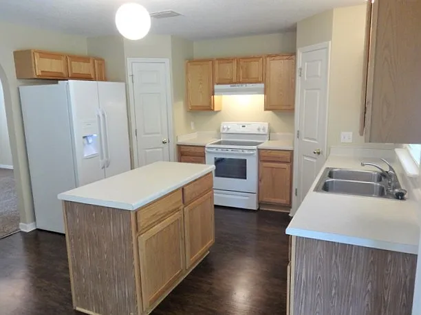 4 bed, 2.5 bath, 2229 sqft, $2,265 — Photo 3