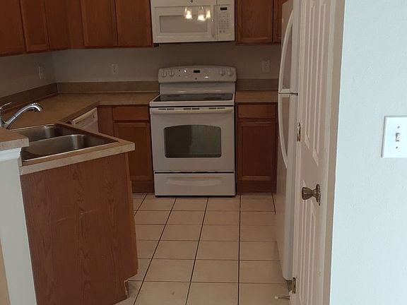4th image of 2533 Old Kent Cir