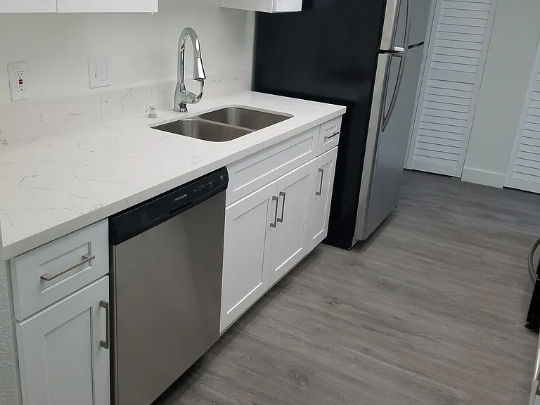 731 S Detroit St #202 — Photo 4