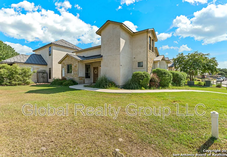 1670 Gruene Vineyard Xing — Photo 1