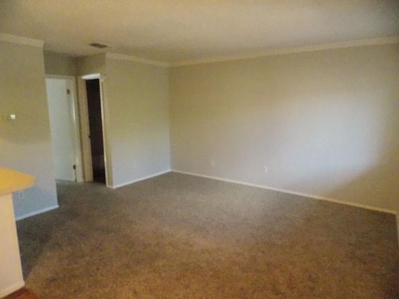 3rd image of 1400 E 51st St APT 14