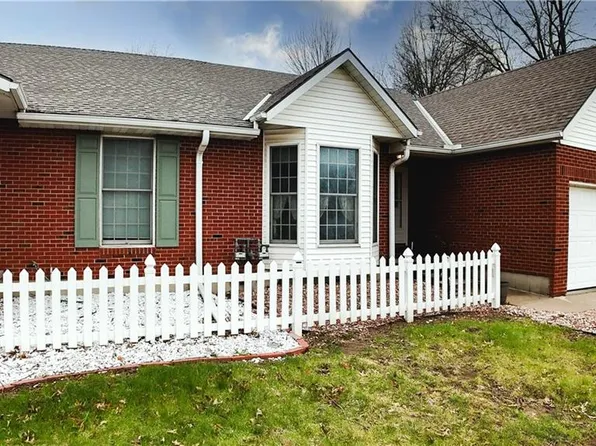 3902 Eastgate Dr, Saint Joseph, MO 64506