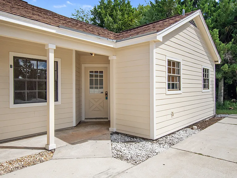 100B Coral Reef Ct N — Photo 2