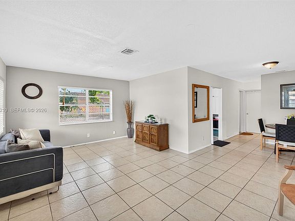 5th image of 1619-1621 NW 8th Ave