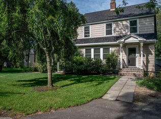 10 Sunset Rd, Bedford, MA 01730