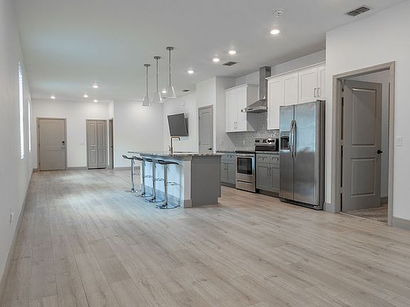 4th image of 231 N Julia Ave