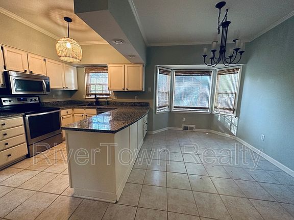 5th image of 2347 Kempton Dr