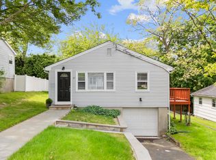 37 Rena Pl, Fairfield, CT 06825