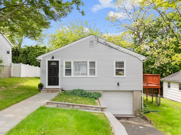 37 Rena Place, Fairfield, CT 06825