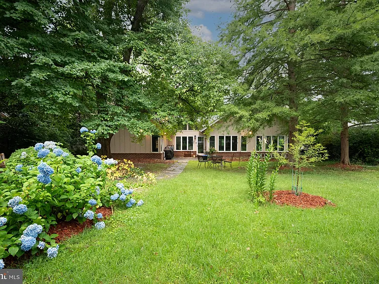 8023 Washington Ave — Photo 44
