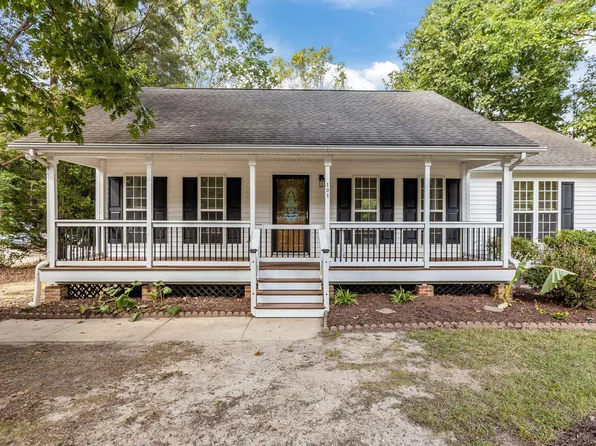 101 Richmond Dr, Clayton, NC 27527