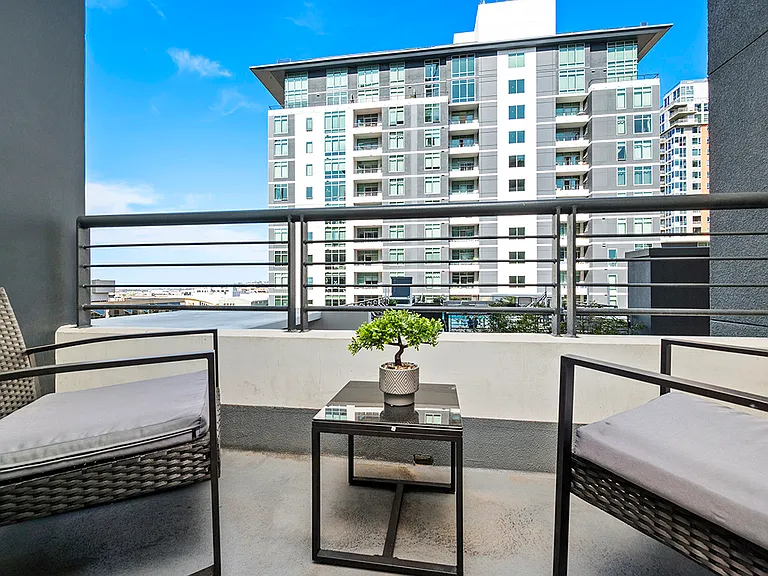 425 W Beech St #907 — Photo 18