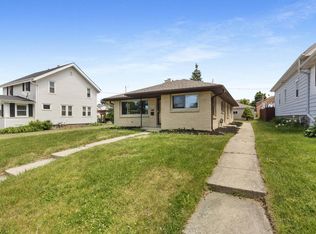 2122 S 86th STREET, West Allis, WI 53227
