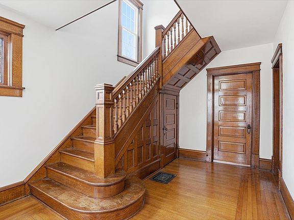 3rd image of 550 S Walnut St
