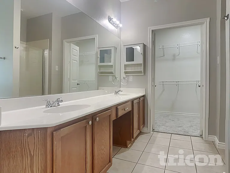 5816 Greenmeadow Dr — Photo 9