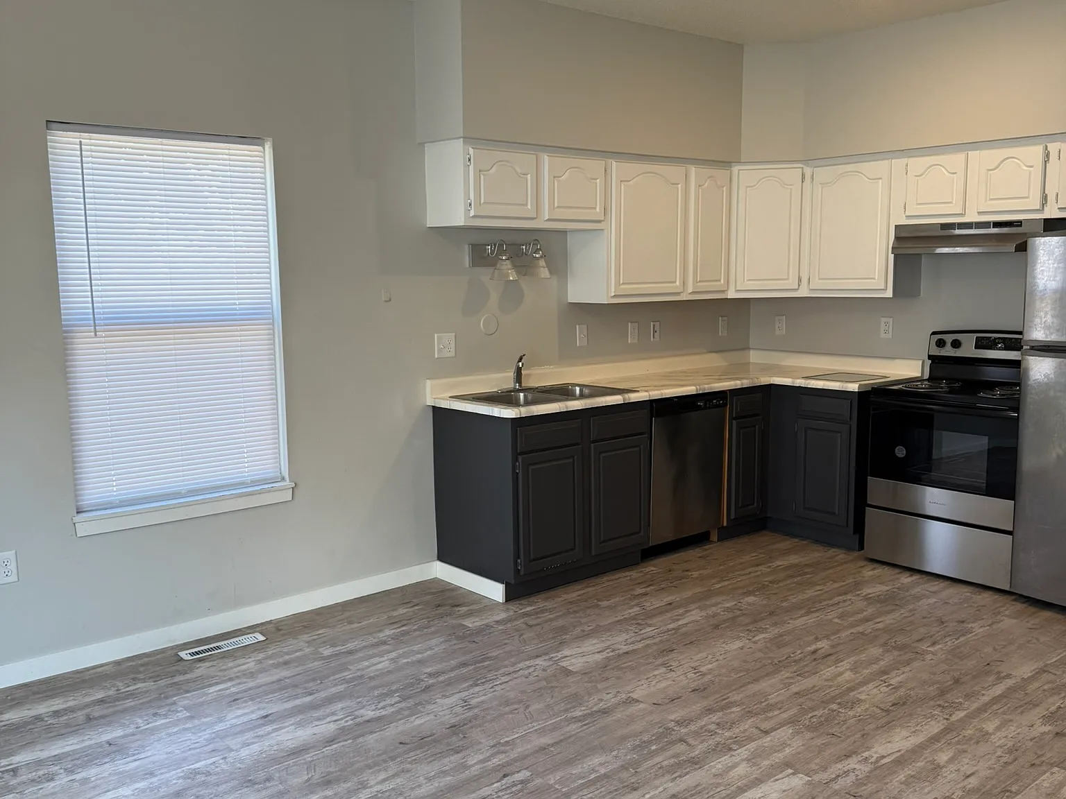 5 bed, $3,203 — Photo 2