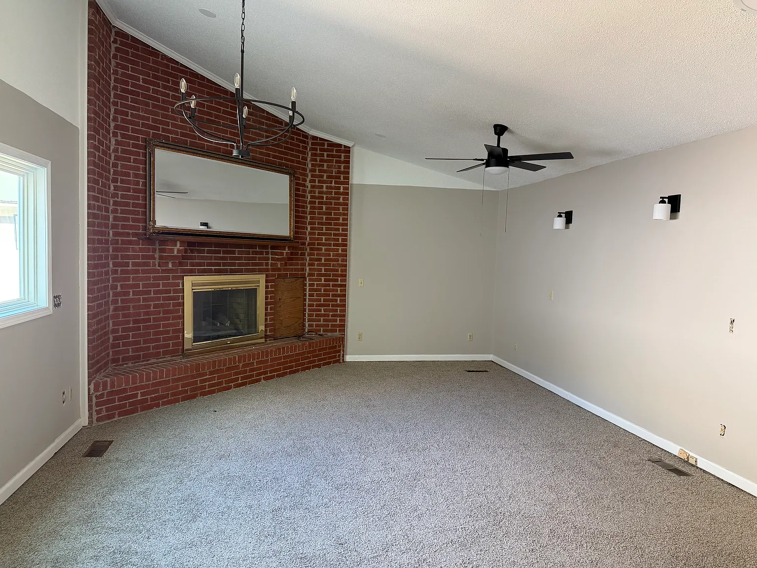 4 bed, 2048 sqft, $1,950 — Photo 4